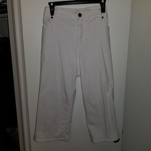 Avenue White Denim Capris SIze 20